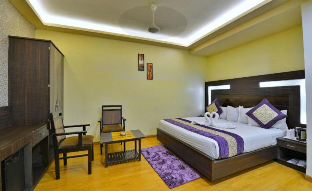 Отель Hotel The Samrat, Джабалпур