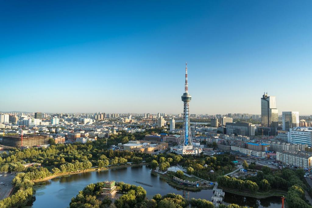 Двухместный (Улучшенный номер с кроватью размера «king-size»), Shangri-La Hotel, Changchun