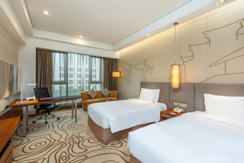 Двухместный (Улучшенный двухместный номер с 1 кроватью или 2 отдельными кроватями) отеля Holiday Inn Shanghai Hongqiao, Шанхай