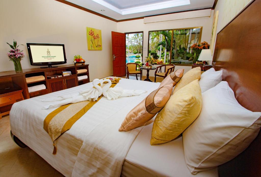 Двухместный (Номер Делюкс с кроватью размера «king-size» и выходом к бассейну) отеля Thai Garden Resort, Паттайя