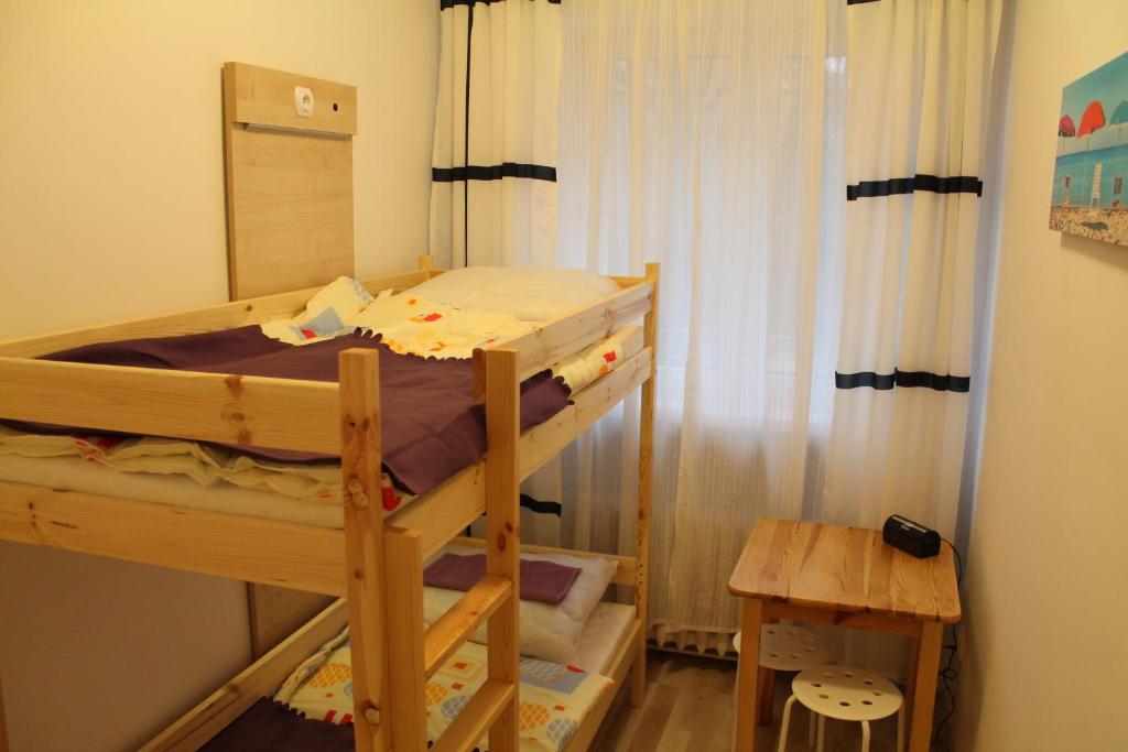 Двухместный (Двухместный номер с 2 отдельными кроватями и общей ванной комнатой) хостела Hostel Kubik, Краков