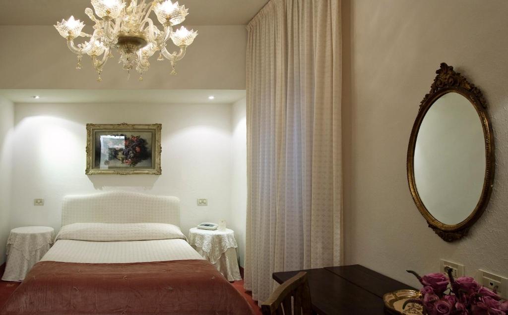 Одноместный (Двухместный номер с 1 кроватью (для 1 взрослого)) отеля Hotel Columbia, Рим