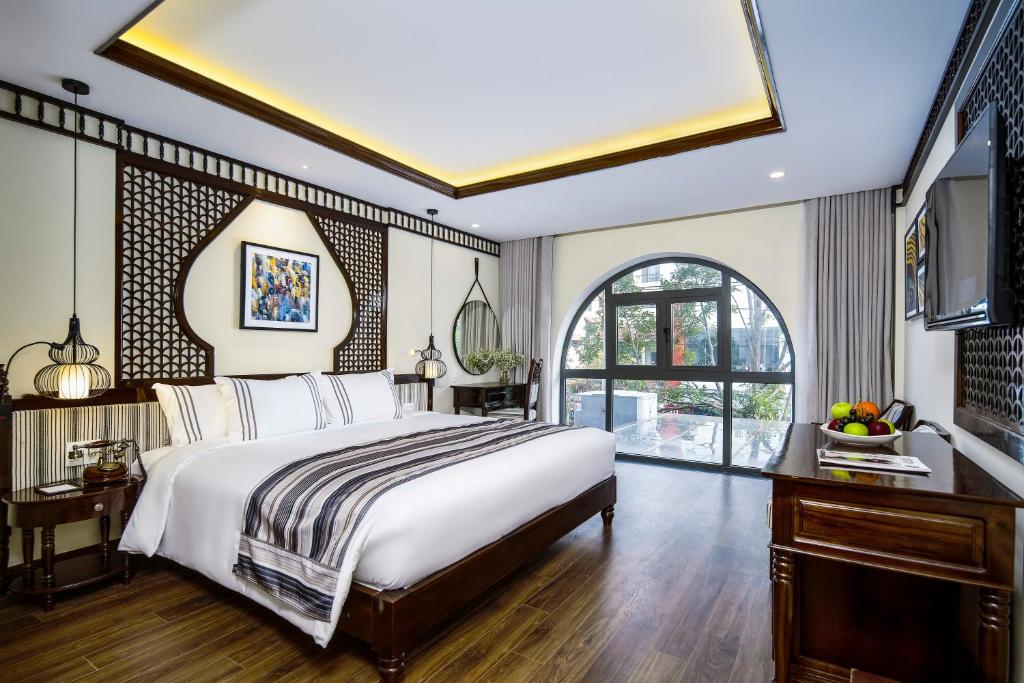 Двухместный (Улучшенный двухместный номер с 1 кроватью и окном) отеля Le Pavillon Hoi An Paradise Hotel & Spa, Хойан