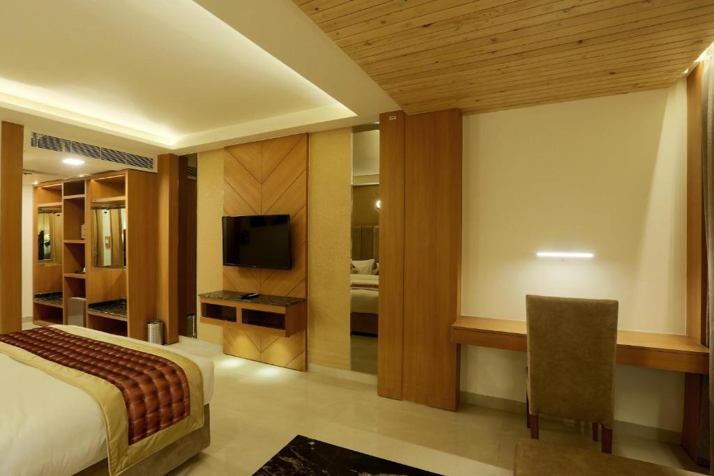 Двухместный (Двухместный номер бизнес-класса с доступом в тренажерный зал) отеля Hotel Omega - Gurgaon Central, Гургаон