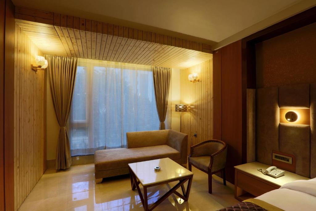 Семейный (Семейный люкс) отеля Hotel Omega - Gurgaon Central, Гургаон