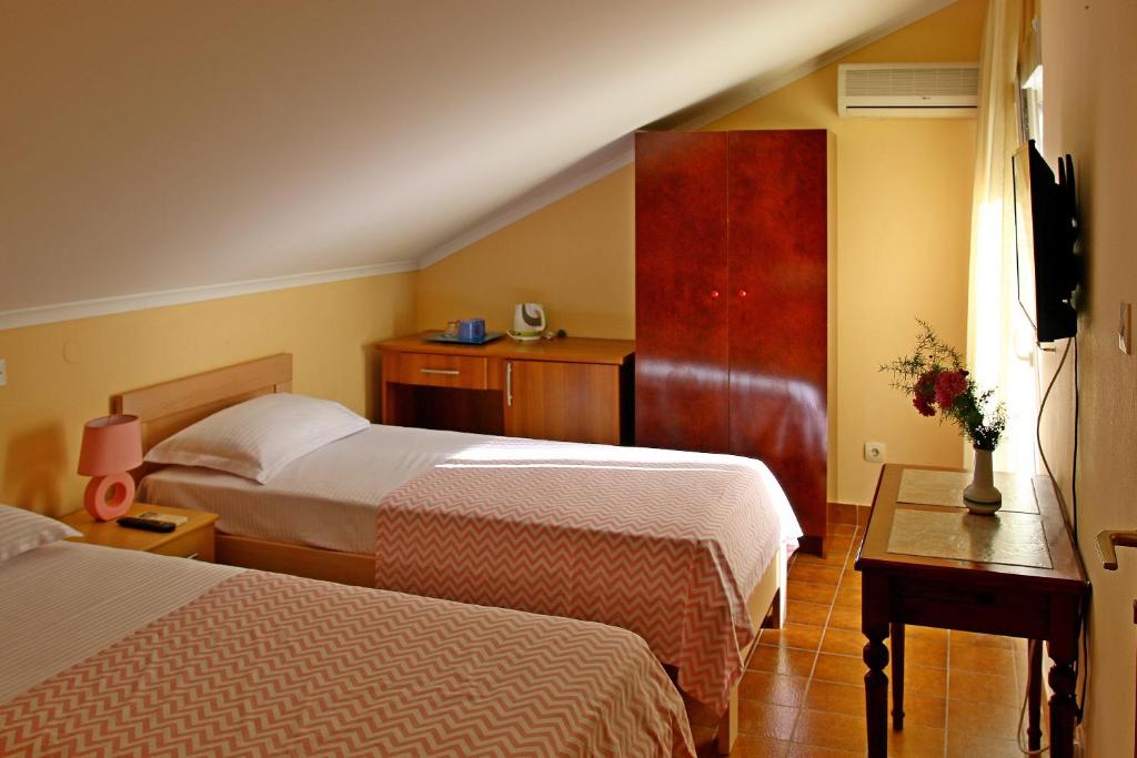 Двухместный (Двухместный номер эконом-класса с 2 отдельными кроватями) гостевого дома Rooms & Apartments Boskovic, Будва