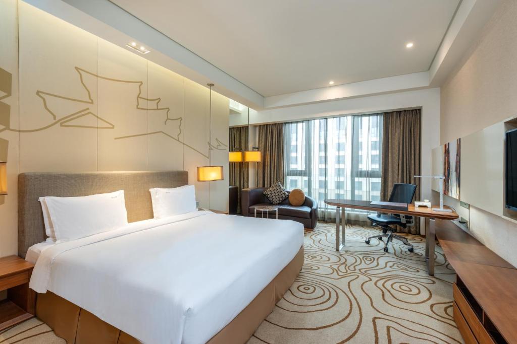 Двухместный (Двухместный номер Делюкс с 1 кроватью или 2 отдельными кроватями) отеля Holiday Inn Shanghai Hongqiao, Шанхай