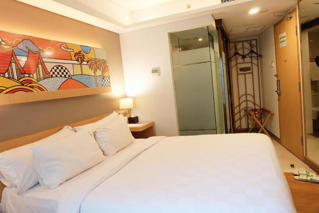 Двухместный (Улучшенный двухместный номер с 1 кроватью или 2 отдельными кроватями) отеля G'Sign Style Hotel, Кута