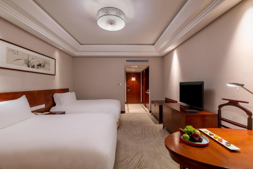 Двухместный (Улучшенный двухместный номер с 1 кроватью или 2 отдельными кроватями) отеля Sofitel Hangzhou Westlake, Ханчжоу