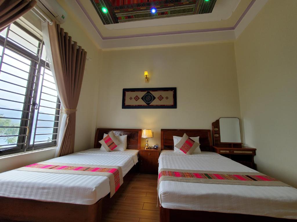 Двухместный (Двухместный номер с 2 отдельными кроватями и видом на горы) отеля Trung Kiên Hotel, Шонла