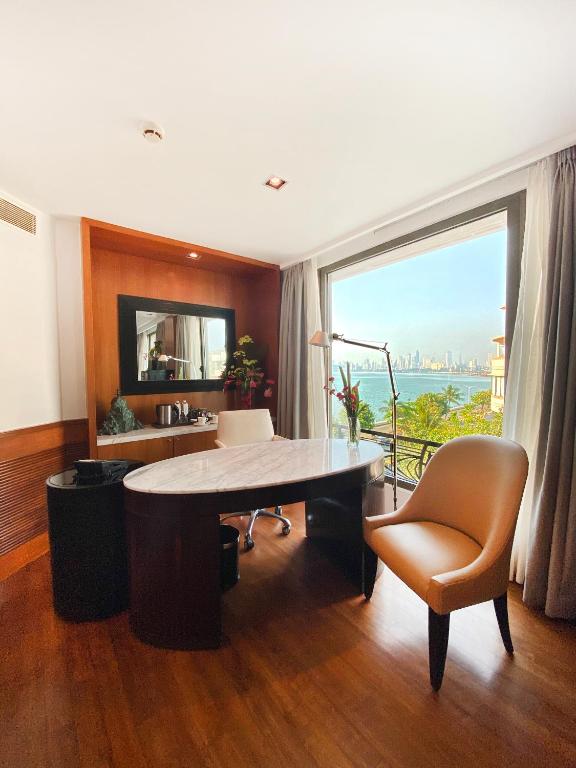 Сьюит (Executive Suite Bay View), InterContinental Marine Drive Mumbai