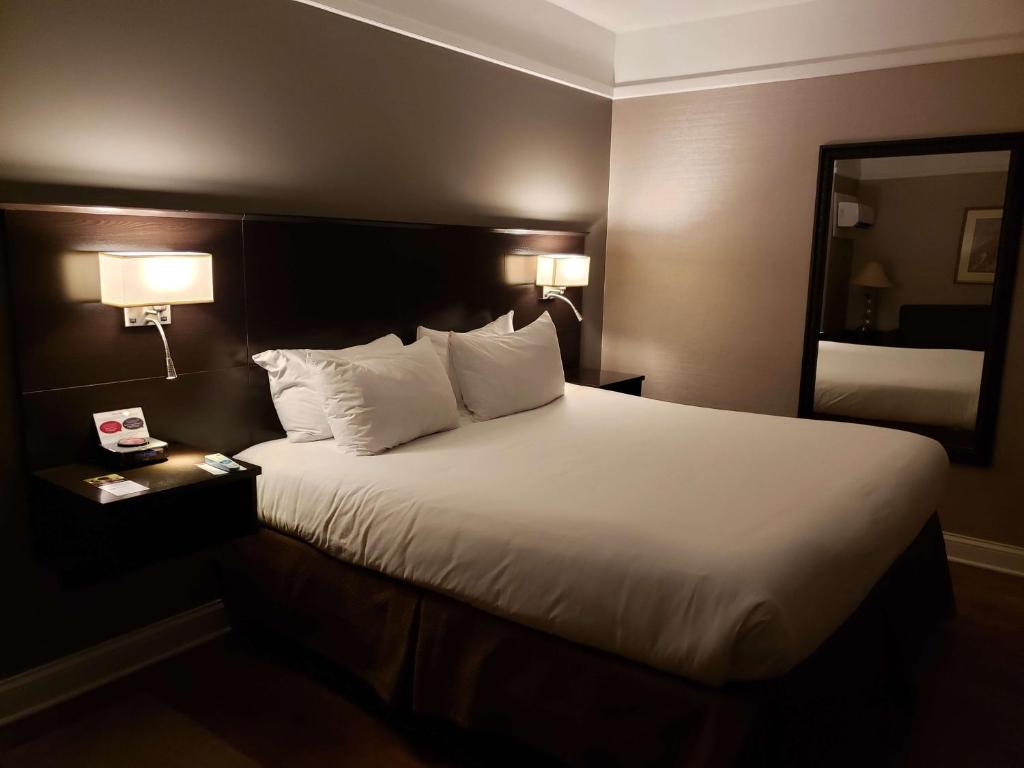 Двухместный (Стандартный номер с кроватью размера «king-size») отеля BEST WESTERN PLUS Hawthorne Terrace Hotel, Чикаго