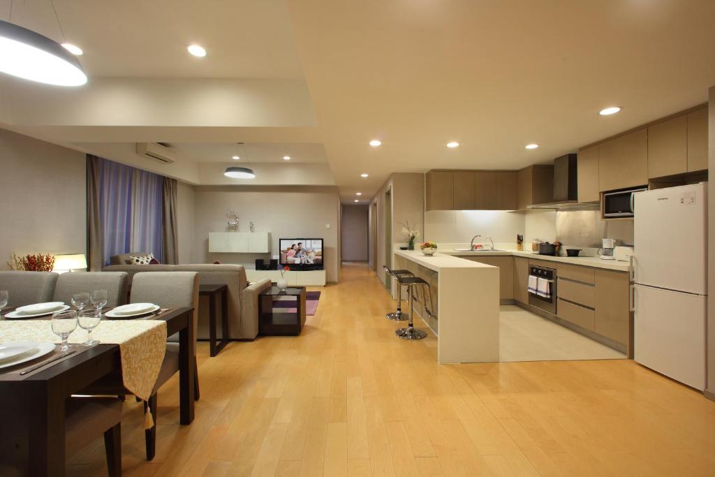 Апартаменты (Three-Bedroom Executive Family Suite (up to 6 people)), Somerset Heping Shenyang