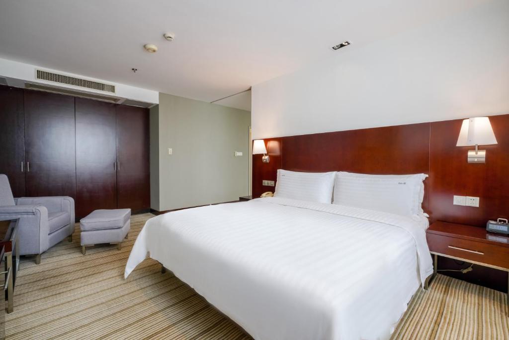 Сьюит (Люкс с 1 спальней) отеля Holiday Inn Shanghai Vista, Шанхай