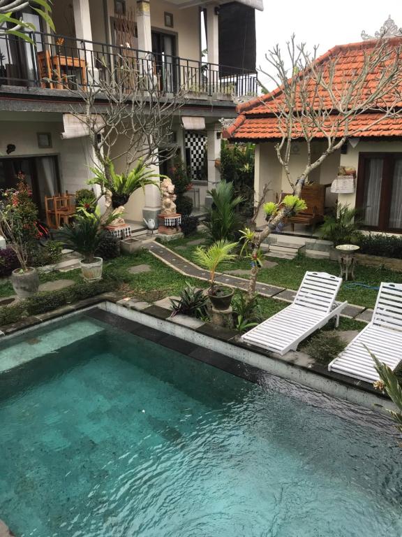 Kubu Loris Residence