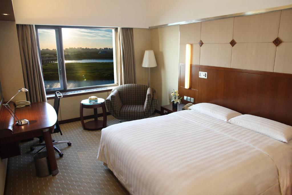 Двухместный (Номер Horizon Premier с кроватью размера «king-size») отеля Shangri-La Hotel, Harbin, Харбин