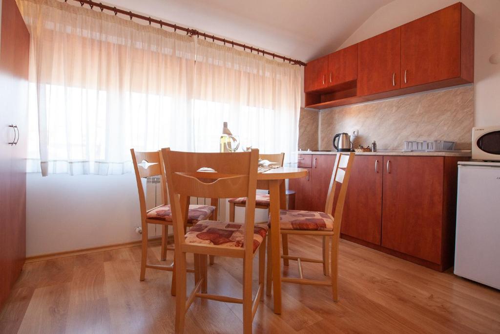 Студио (Номер-студио), Guest House Ela