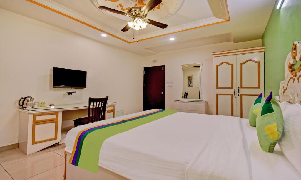 Двухместный ([Sanitized] Deluxe Double Room) отеля Hotel Raj Elegance - Manayata Tech Park, Бангалор
