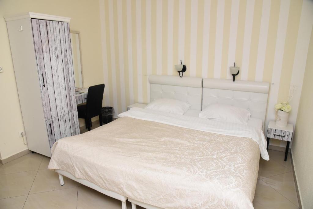 Двухместный (Двухместный номер эконом-класса с 1 кроватью или 2 отдельными кроватями) отеля Garni Hotel Dash, Нови-Сад