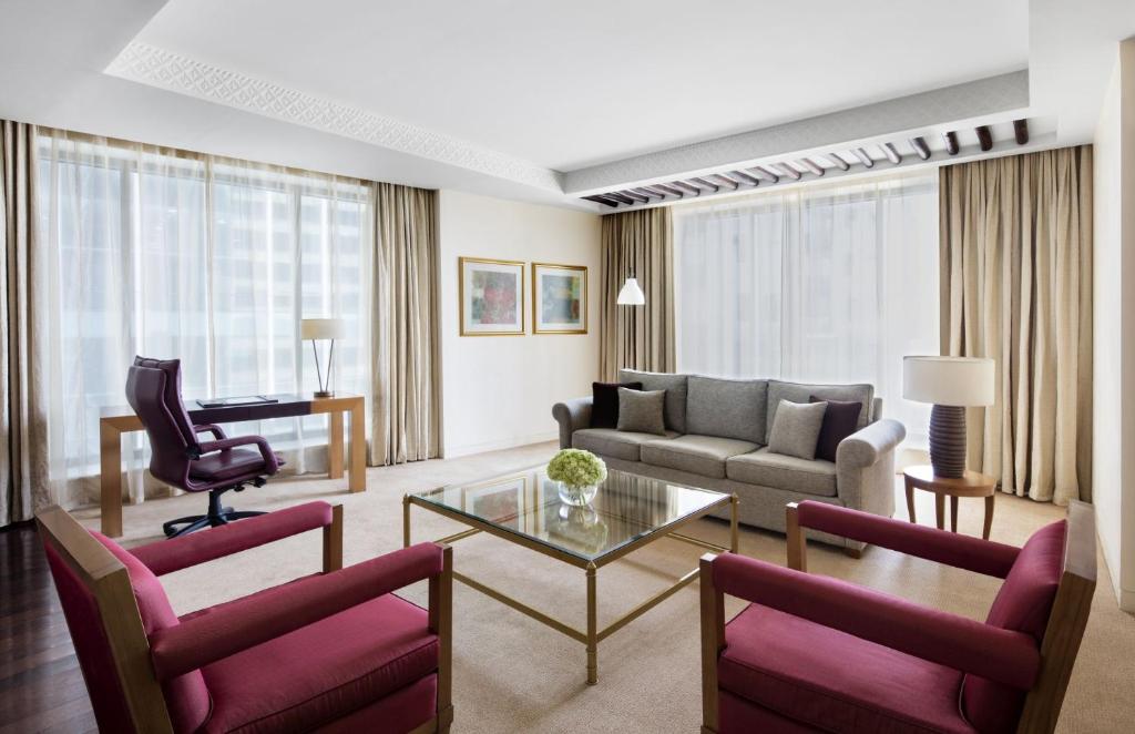 Сьюит (Апартаменты «Резиденция» с 1 спальней, вид на город) отеля The H Dubai, Дубай