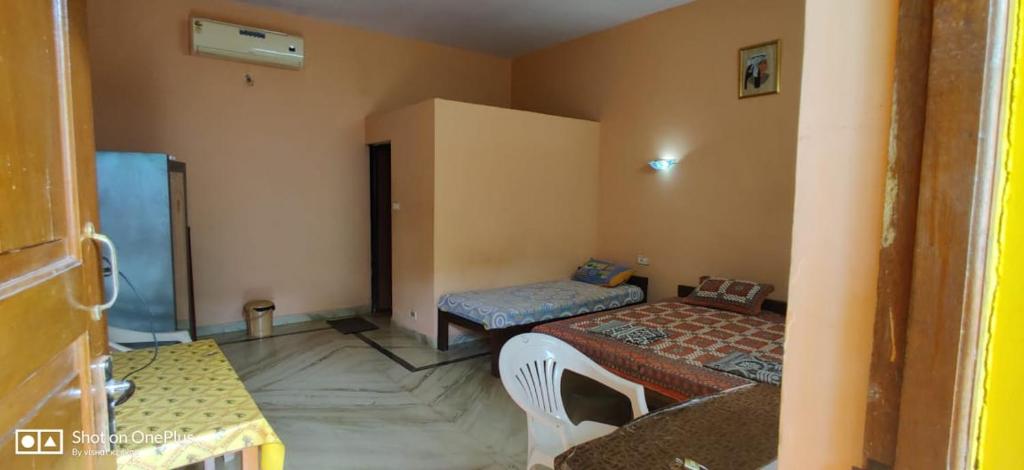 Двухместный (Двухместный номер Делюкс с 1 кроватью (для 2 взрослых и 1 ребенка)) отеля Shiv putra Ganesh guest house, Анжуна