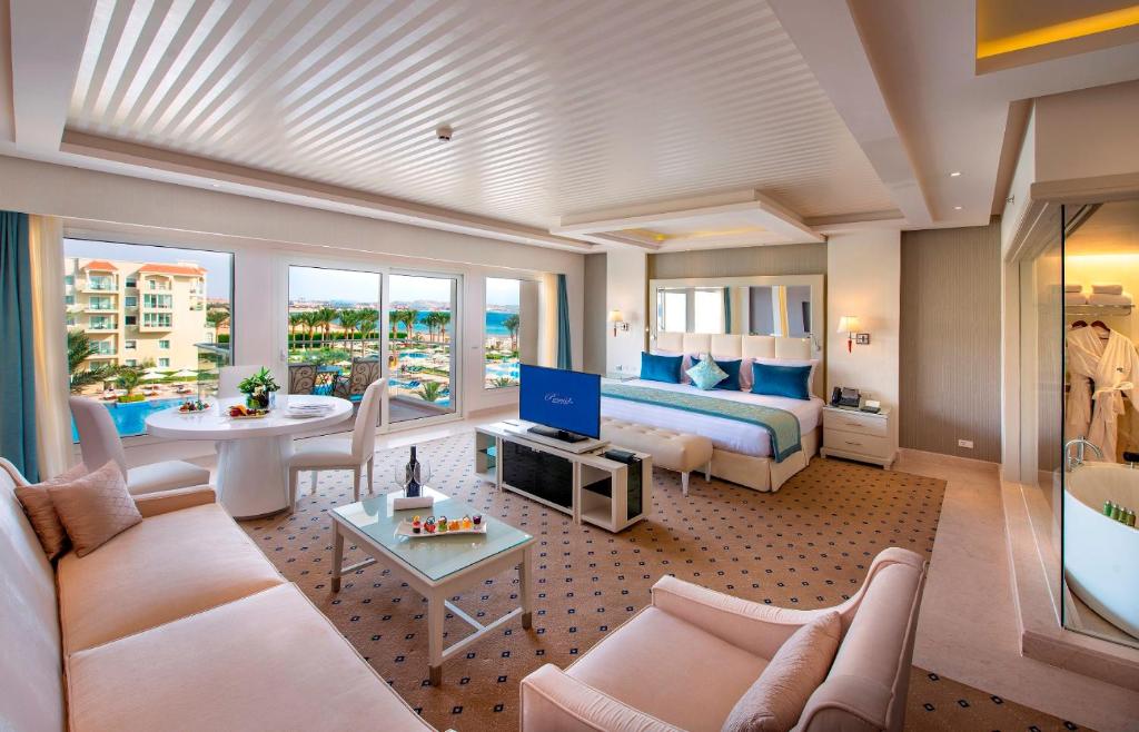 Сьюит (Люкс Majestic с пакетом VIP-услуг, вид на море и бассейн) курортного отеля Premier Le Reve Hotel & Spa (Adults Only), Хургада