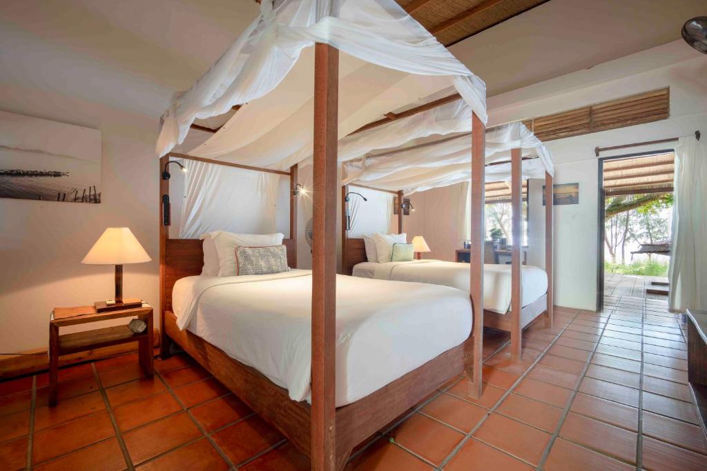 Двухместный (Улучшенный двухместный номер с 2 отдельными кроватями и видом на море и верандой) курортного отеля Mango Bay Phu Quoc Resort, Дуонг-Донг