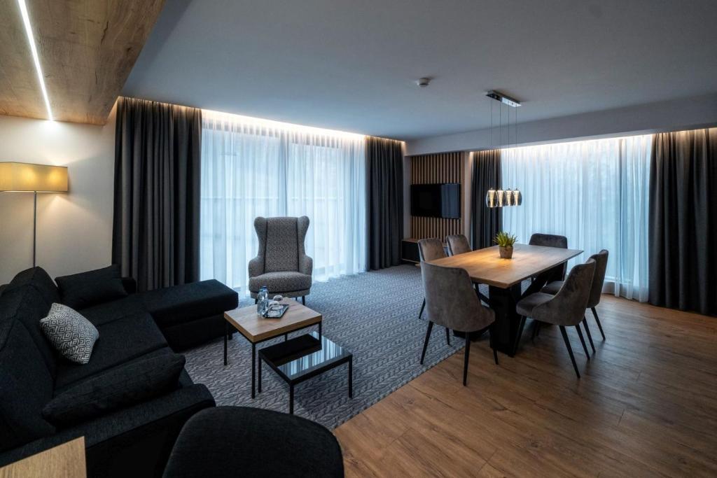 Сьюит (Представительский люкс) отеля Hotel Meta Resort & Vine SPA, Щирк