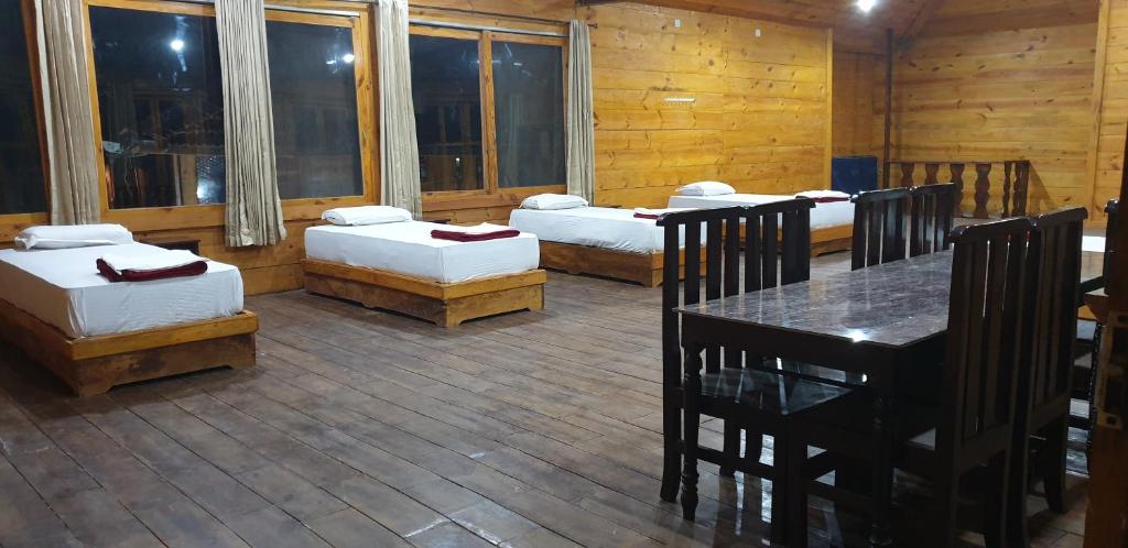 Номер (Кровать в общем 6-местном номере для мужчин и женщин) курортного отеля Brushwood villa, Палолем