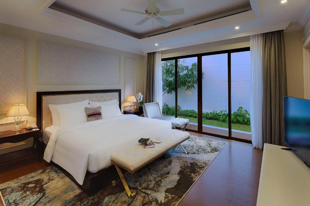 Вилла (Three-Bedroom Villa Pool View with VinWonders) курортного отеля Vinpearl Discovery Golflink Nha Trang, Нячанг