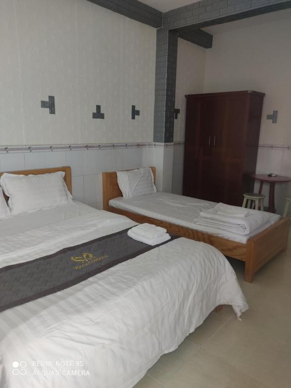 Четырехместный (Стандартный номер с двумя кроватями размера «queen-size») отеля Khách sạn Hoa Anh Anh, Хошимин