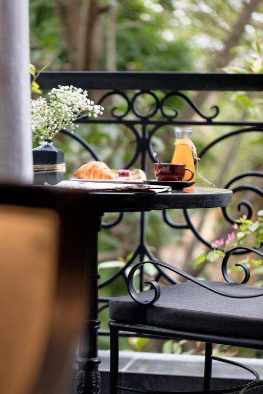 Сьюит (Deluxe King Suite - Free 1 cocktail), Aira Boutique Hanoi Hotel & Spa