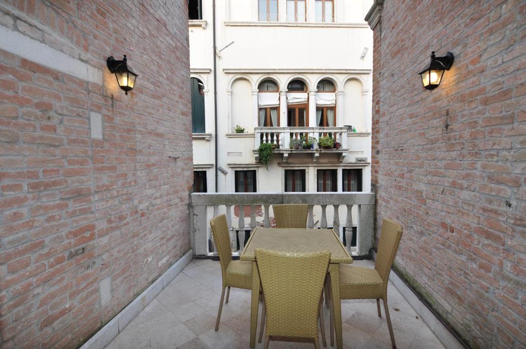 Апартаменты (Апартаменты Ca' Guardi с 2 спальнями и террасой) апартамента Casa Dei Pittori Venice Apartments, Венеция