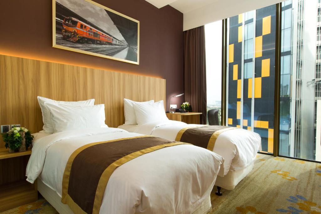 Двухместный (Deluxe Twin Room River View or City View with Free Minibar) отеля Bay Hotel Ho Chi Minh, Хошимин