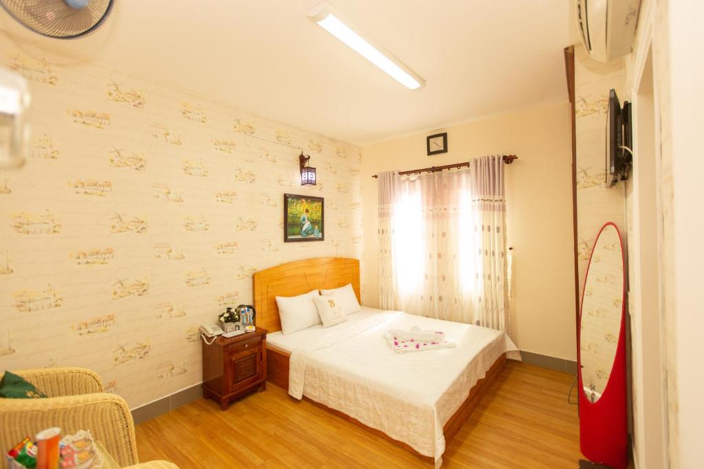 Двухместный (Номер Делюкс с кроватью размера «king-size») отеля Bao Khoi Hotel Center, Вунгтау