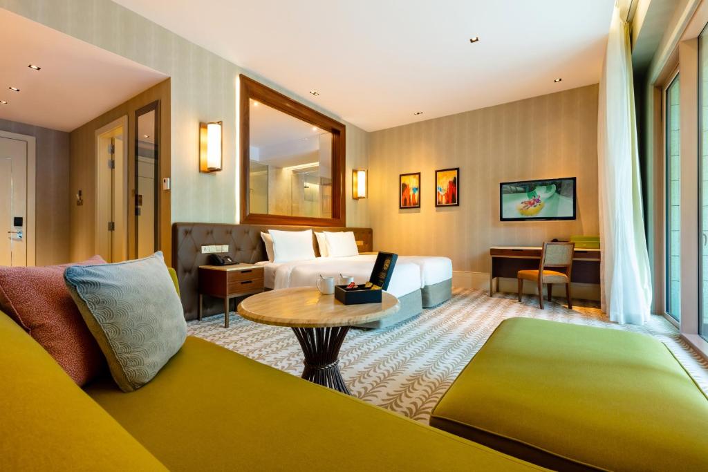 Двухместный (Номер Делюкс с садом) курортного отеля Resorts World Sentosa - Equarius Hotel, Сингапур (город)