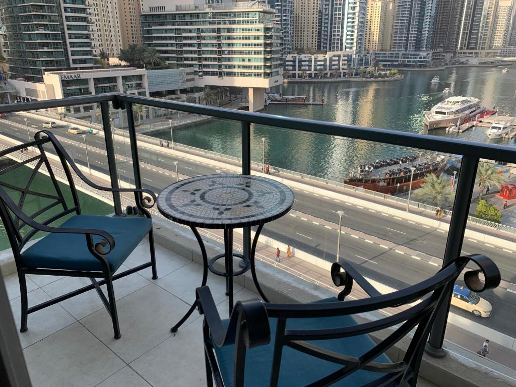 Студио (Номер-студия с балконом) апарт-отеля Nuran Marina, Дубай