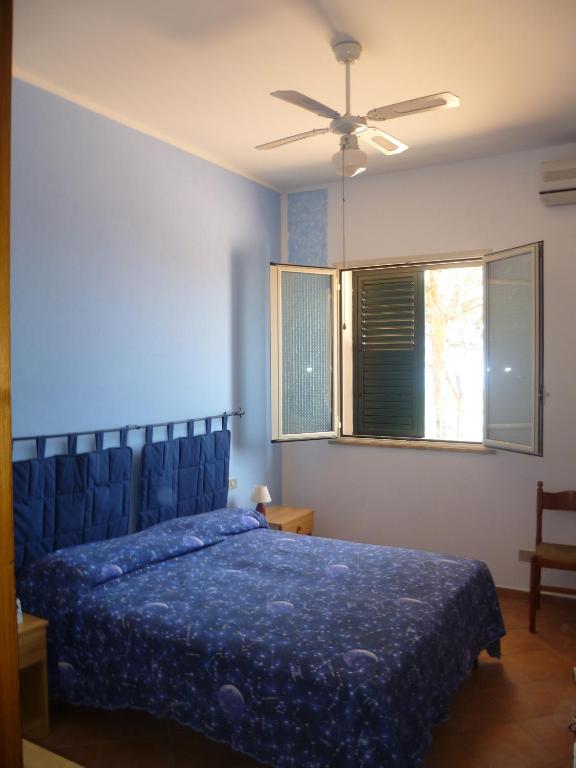 Двухместный (Двухместный номер с 1 кроватью или 2 отдельными кроватями и видом на море) отеля Alba Tra I Pini B&B, Чефалу