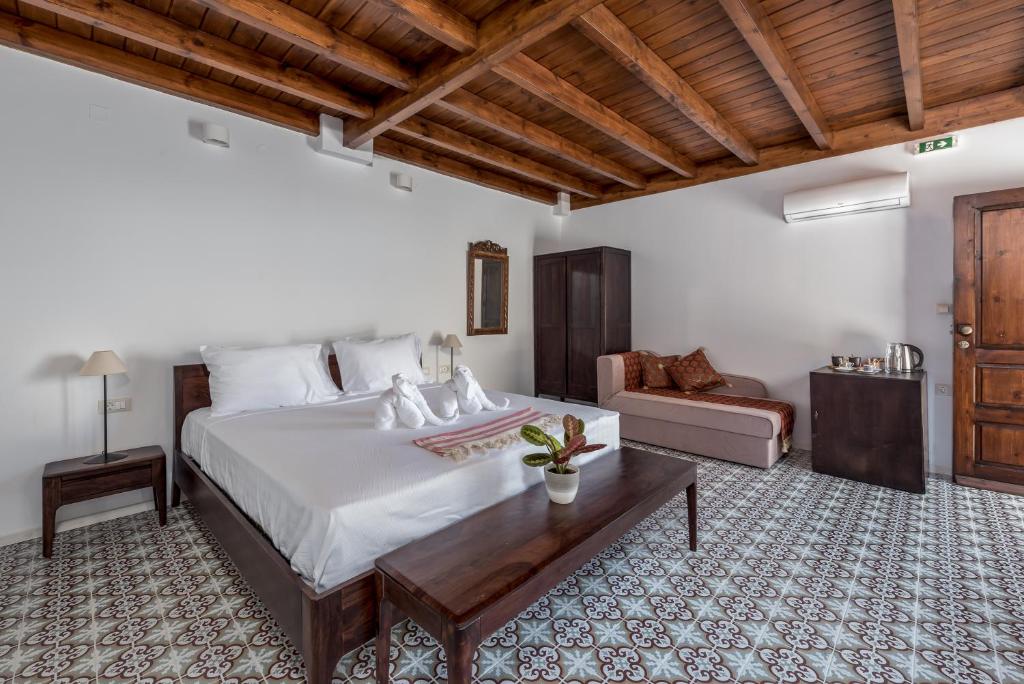 Двухместный (Двухместный номер с двуспальной кроватью и дополнительной кроватью) отеля ESTIA RODOS, Родос