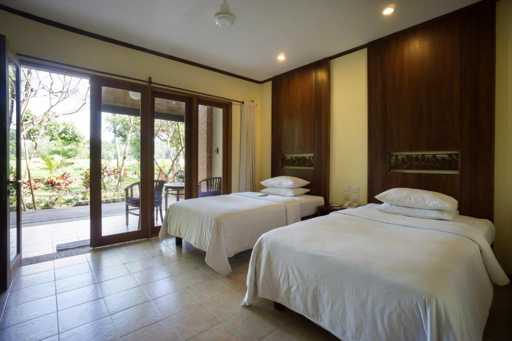 Двухместный (Улучшенный двухместный номер с 1 кроватью или 2 отдельными кроватями и террасой) отеля Tegal Sari Accommodation, Убуд