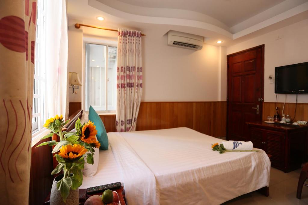 Двухместный (Двухместный номер Делюкс с 1 кроватью (для 2 взрослых и 1 ребенка)) отеля New Day Hotel, Нячанг