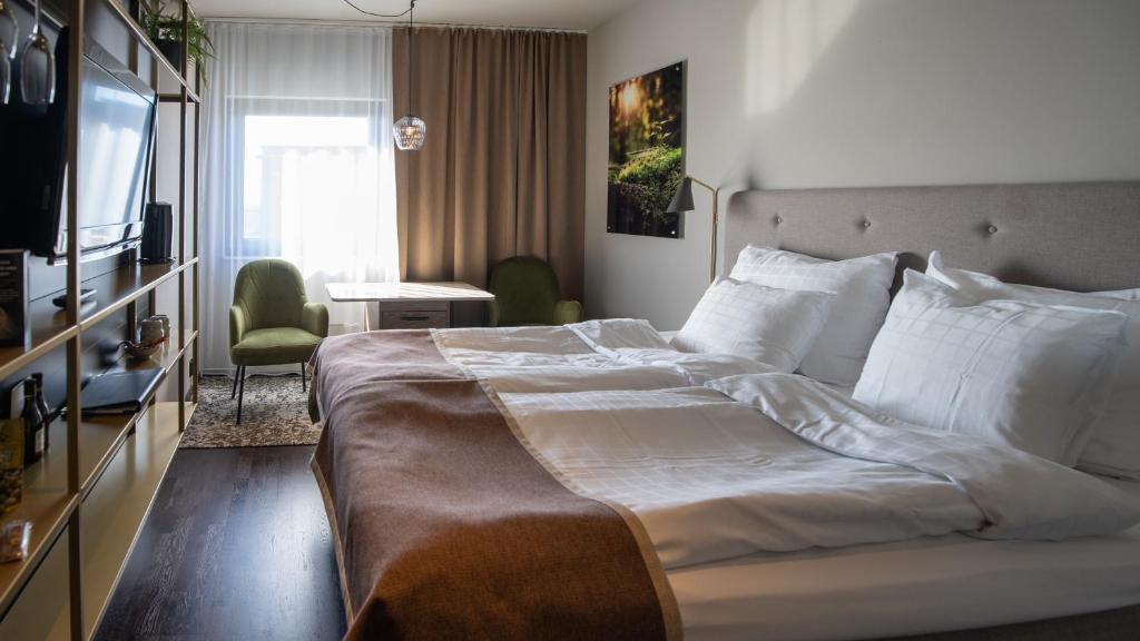Двухместный (Двухместный номер с 1 кроватью или 2 двуспальными кроватями и окнами в фойе или коридор) отеля Hotell Södra Berget, Сундсвалль