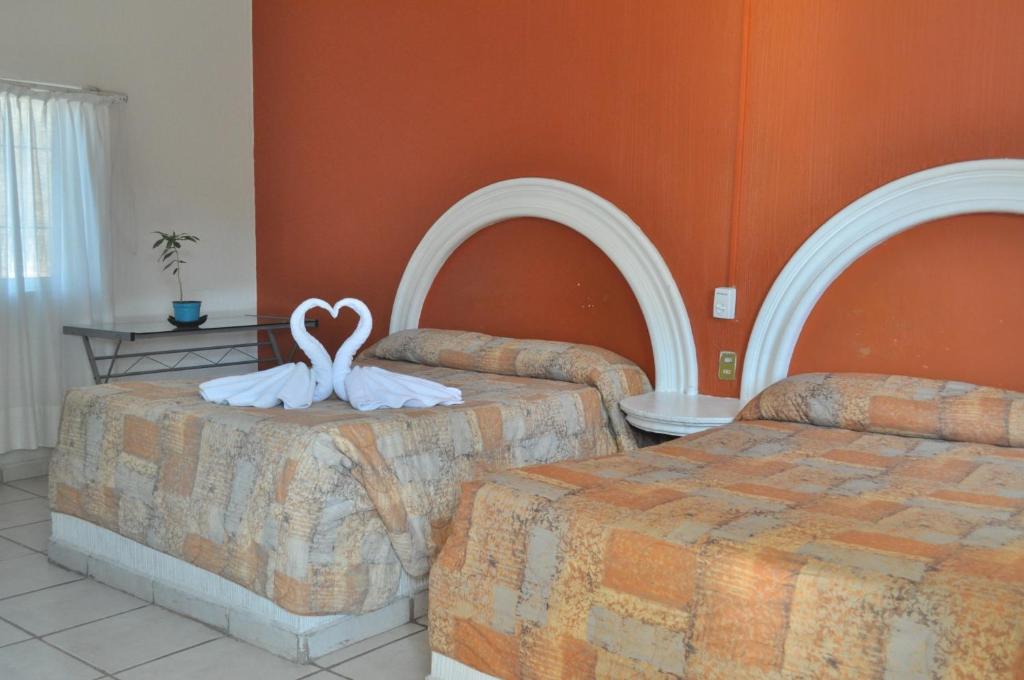 Четырехместный (Стандартный двухместный номер с 1 кроватью) отеля Hotel del Tajo, Саламанка