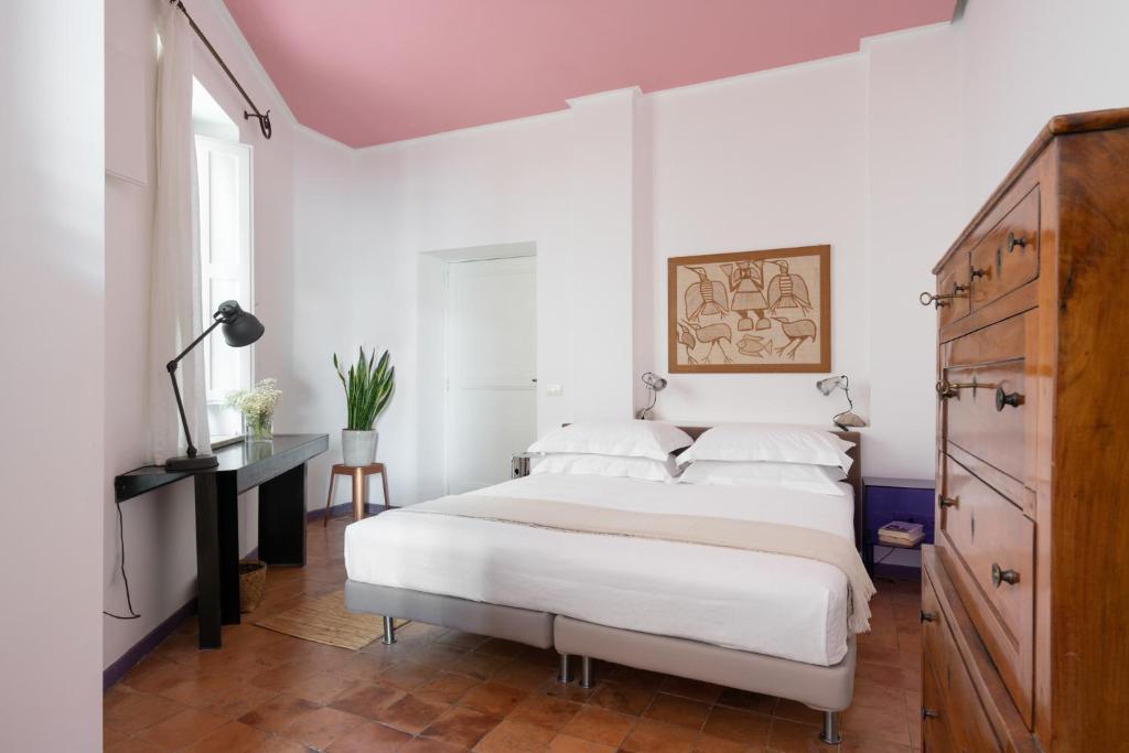 Двухместный (Улучшенный двухместный номер с 1 кроватью и частичным видом на море) отеля Marina Piccola 73, Сорренто