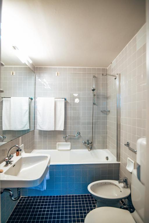 Двухместный (Небольшой номер с общей ванной комнатой) отеля Hotel Weismayr, Бад-Гастайн