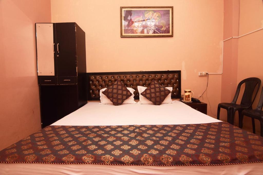 Двухместный (Стандартный двухместный номер с 1 кроватью) семейного отеля Homestay in Varanasi, Варанаси