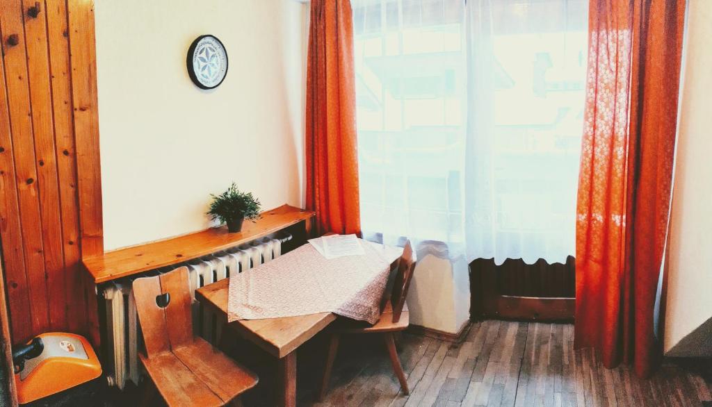 Одноместный (Одноместный номер с общей ванной комнатой), Hostel Stara Polana