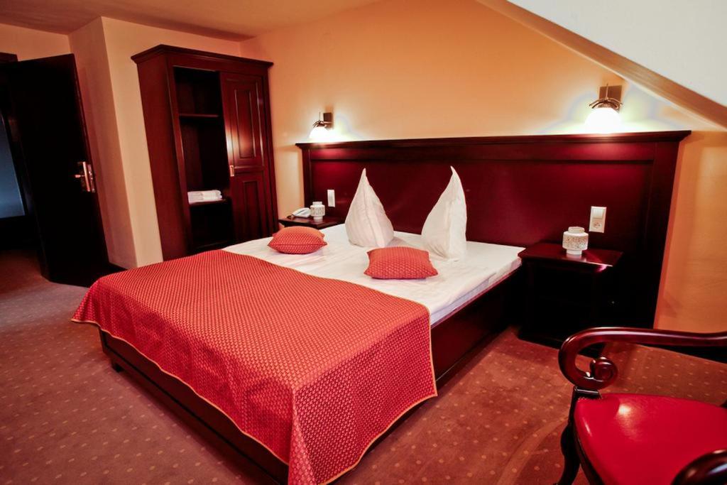 Двухместный (Небольшой двухместный номер с 1 кроватью) отеля Hotel Lacu Rosu, Пьятра-Нямц