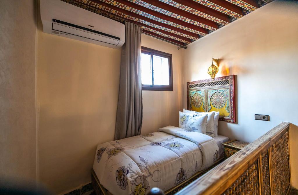 Двухместный (Двухместный номер с двуспальной кроватью и дополнительной кроватью) отеля Dar El Ouedghiri, Фес