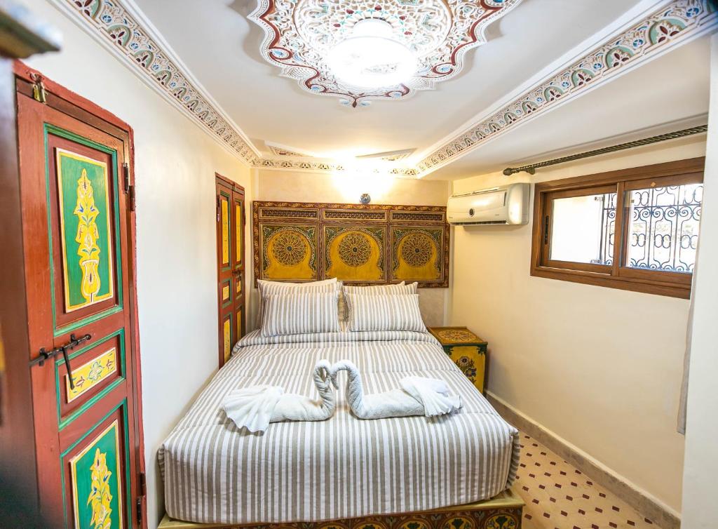 Двухместный (Стандартный двухместный номер с 1 кроватью и душем) отеля Dar El Ouedghiri, Фес